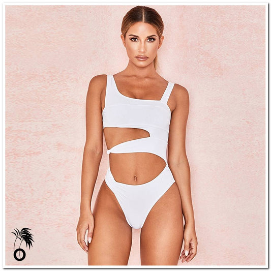 Maillot de bain une pièce découpé
