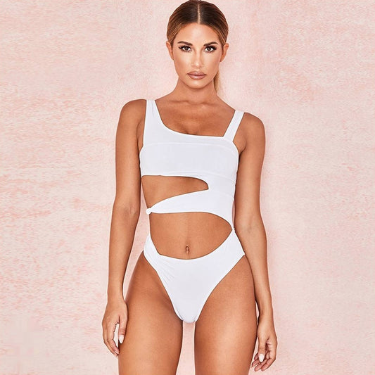 Maillot de bain une pièce découpé