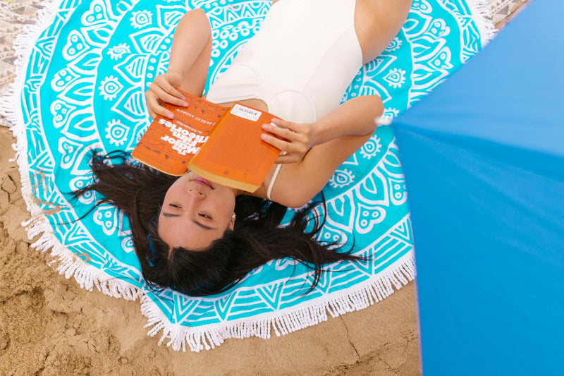 Les meilleures activités tranquilles à faire allongé sur sa serviette de plage