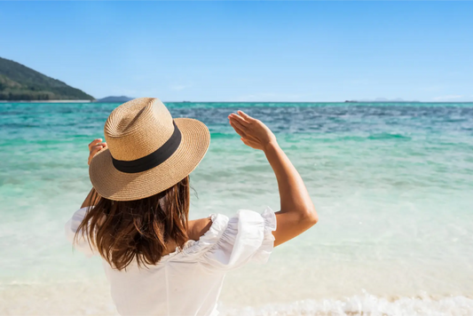 Quel chapeau porter avec une robe de plage ?