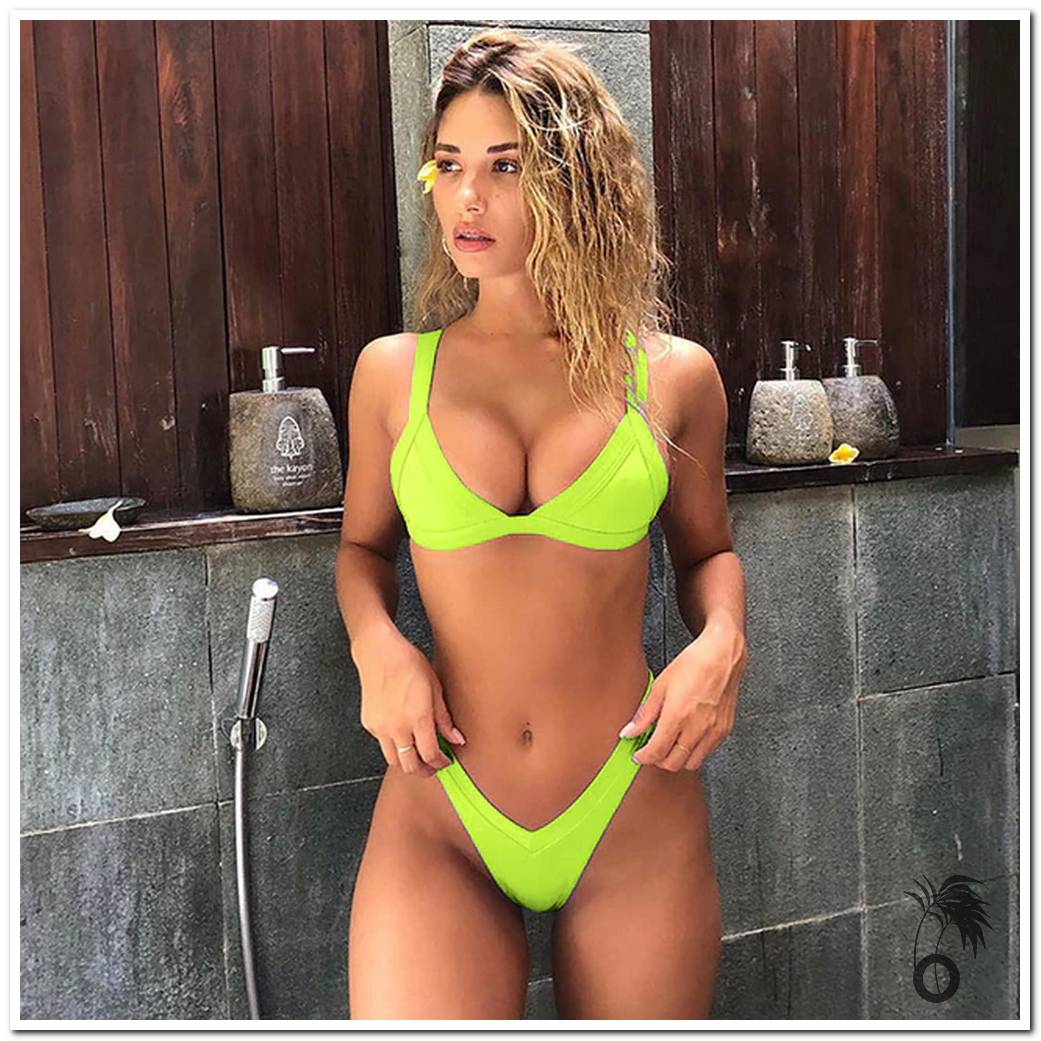 Bikini Brésilien Vert fluo | Larobedeplage.fr